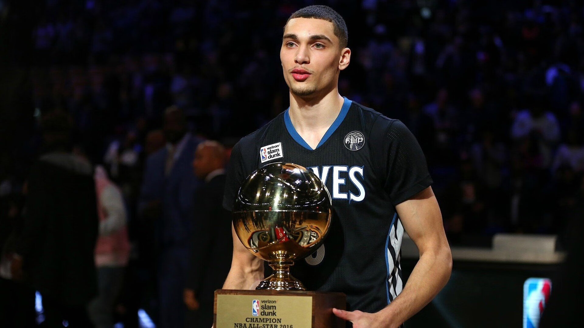 足总杯决赛爆出冷门！巴黎圣日耳曼血战密尔沃基雄鹿，争冠形势突变的简单介绍